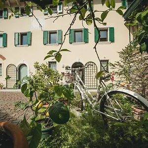 A Casa Di Tom Bed & Breakfast